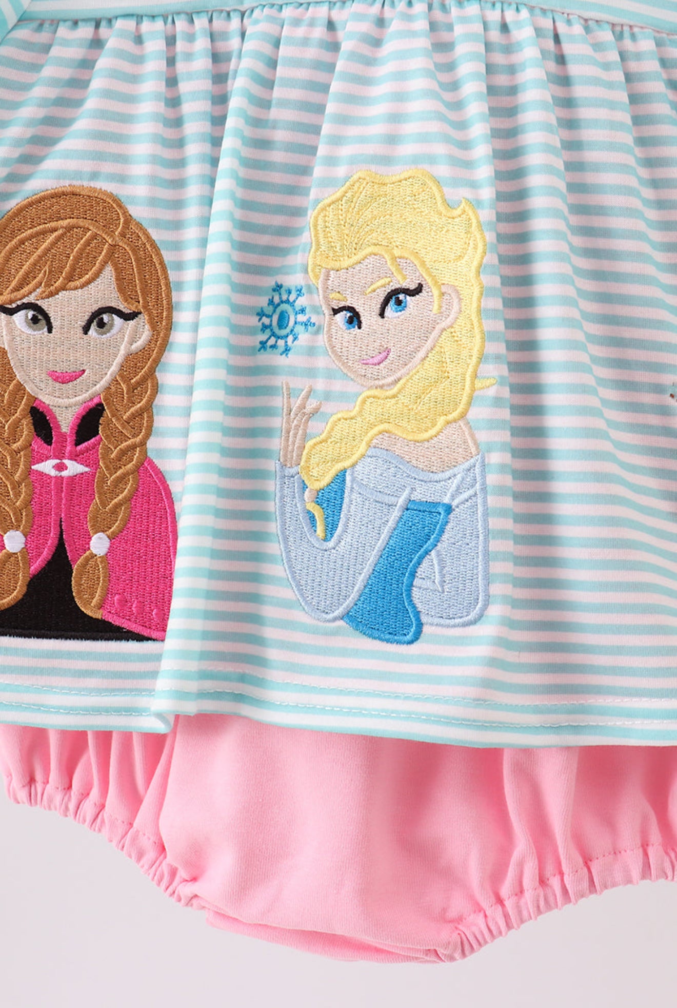 Blue character embroidery ruffle bubble