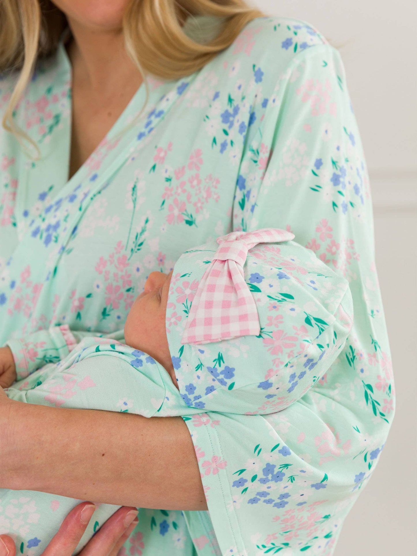 Baby Girls Mint Meadow Bamboo Viscose Ruffle Knotted Sleep Gown & Hat Set
: Green